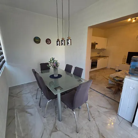 Antonio Apartman *